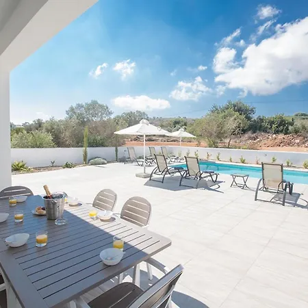 Villa Rent Your Dream Holiday And Look Forward To Relaxing Beside Your Private Pool 1554 *