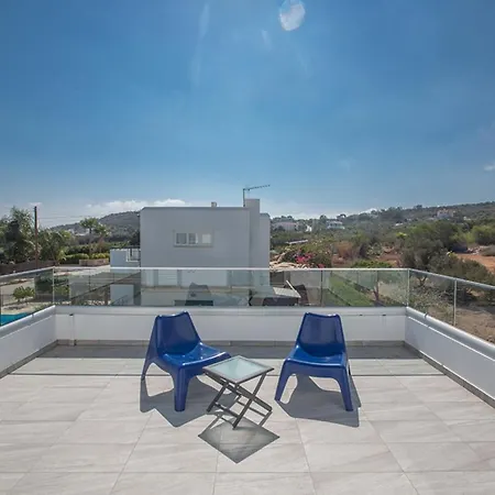 Rent Your Dream Holiday And Look Forward To Relaxing Beside Your Private Pool 1554 *
