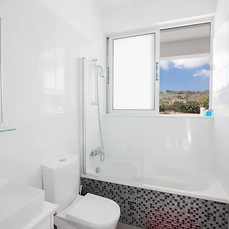 Rent Your Dream Holiday And Look Forward To Relaxing Beside Your Private Pool 1554 *