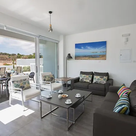 Rent Your Dream Holiday And Look Forward To Relaxing Beside Your Private Pool 1554 فيلة