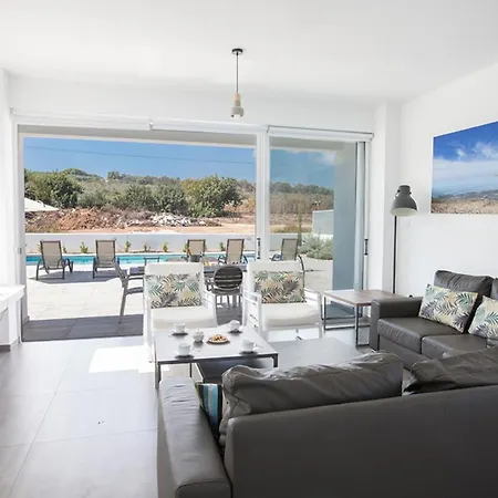 Villa Rent Your Dream Holiday And Look Forward To Relaxing Beside Your Private Pool 1554 *