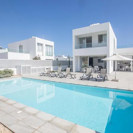 Rent Your Dream Holiday And Look Forward To Relaxing Beside Your Private Pool 1554 بروتاراس
