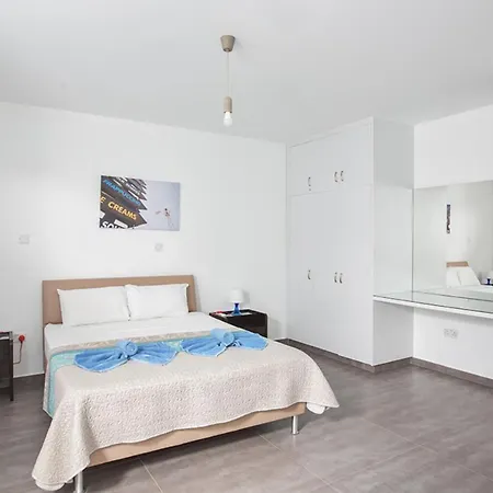 Rent Your Dream Holiday And Look Forward To Relaxing Beside Your Private Pool 1554