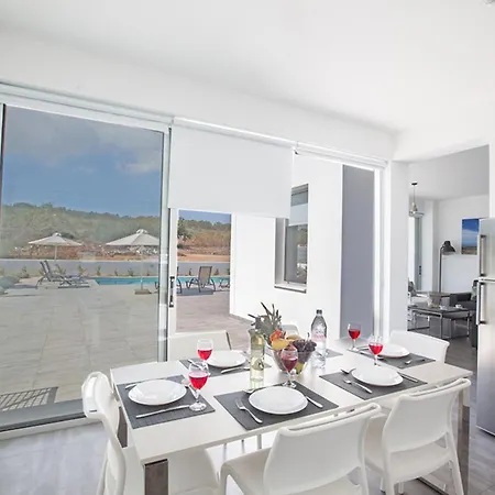 Rent Your Dream Holiday And Look Forward To Relaxing Beside Your Private Pool 1554 Villa *
